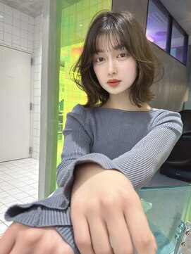 ロンド ジュルード 名古屋(Lond jeloud) 外はね ウェーブ巻き 切りっぱなしボブ シースルーぱっつん