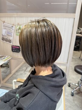 クルム(KURUMU) オリーブショートボブ