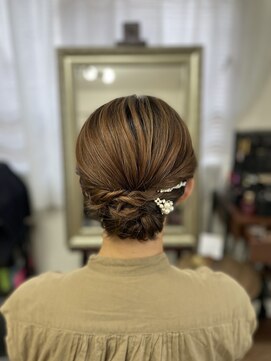 セニシエンタ(CENICIENTA) シンプルシニヨン