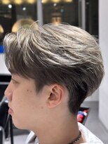 オーシャントーキョー 神戸(OCEAN TOKYO KOBE)&nbsp;シルバー刈り上げニュアンスセンターパート