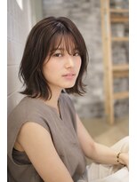 リビンバイアフロート(Livin by afloat)&nbsp;伸ばしかけミディアムレイヤー・20代30代40代　前髪あり