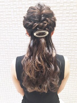 オリーブスバイネオリーブ(Olive's by neolive) 【新宿　Neolive】☆ハーフアップアレンジ☆