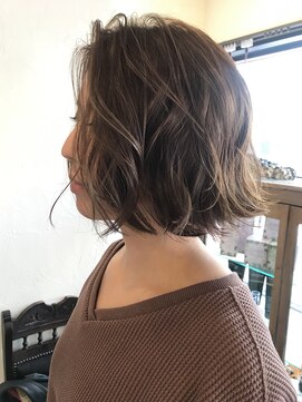 ヨナサン(Yona Saint) サファリブルージュカラーのBOB。