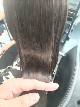 エスカーラ 町田(THE ESCALA) 斜めバング/グレージュカラー/シルキーベージュ［町田駅］