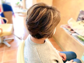 AEGの写真/30～50代の大人キレイを目指す方に◎白髪ぼかしのハイライトでオシャレにグレイカラーを楽しめる♪
