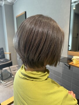 リリー(Lily) 前下がりショート