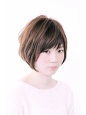 前髪＆顔周りで小顔にみせる束感ショートヘア