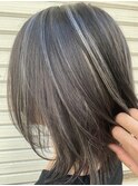 グレージュ×ホワイトハイライト