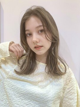 アンサム 二子玉川店(UNSOME) ミディアムヘア/センターパート/ベージュ/ハイトーン/ハイライト