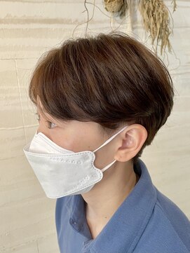 イト(ito) ハンサムショート女子ツーブロック刈り上げセンターパートHIRO