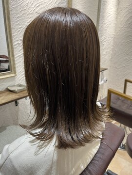 アマレット(Amaretto) 【ミルクティーグレージュ×外はねミディ】