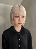 ホワイトブロンド×切りっぱなしボブ