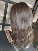 グレージュ切りっぱなしボブ前髪ありミニボブミルクティベージュ