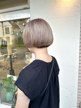 サビィ(Sabby) ミルクティーベージュ/ミニボブ/ブリーチ/多摩センター/氏川洸希