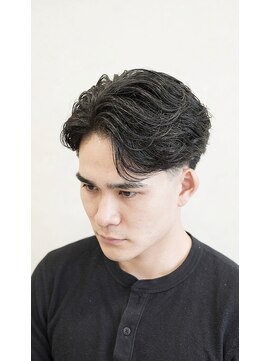 ヨシザワインク バンダイ(YOSHIZAWA Inc. BANDAI) テーパーフェード/フェザーショート/センター分け/新潟/メンズ