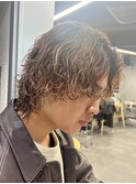 センターパートツイストスパイラルパーマツーブロックメンズヘア