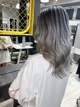 ロイオブジゼル(roi of GiseL) バレイヤージュ　ハイライトカラー