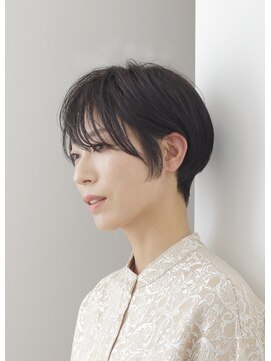 ウイ(ui) やわらかさのあるスタイリッシュショート