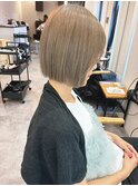 ハイトーンベージュボブヘア