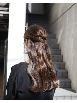 ヘアアレンジメント ボガスティーズ 溝の口店(Hair arrangement Vogusty's) ナチュラル大人可愛いハーフアップ