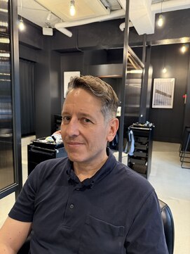 ザマンリバレッジニューヨーク(THE MAN LeverageNewYork) MEN’S HAIR/サーフカール/刈り上げセンターパート/広尾駅