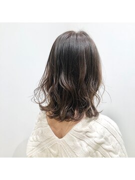 ローネス ギンザ(LONESS ginza) 大人可愛い20代30代40代ミディアムレイヤーのオリーブグレージュ