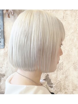 マギーヘア(magiy hair) ホワイトカラー［magiy hair西部笑］