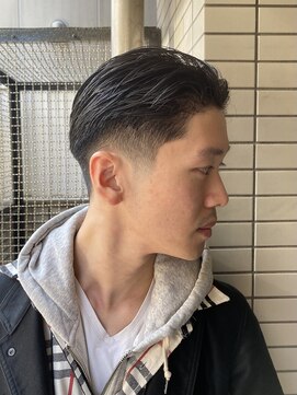 ウェルネス(Wellness) テーパーフェードオールバックメンズスタイル