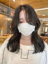 エイン(EYN) オリーブグレージュ×くびれヘア/ゆる巻き/韓国/透明感暗髪