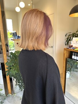 ビアノバ(via nova) ブリーチカラーのデザインヘアー