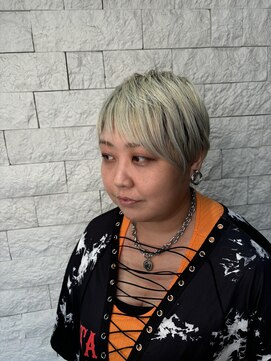 ラヴリア カミツ(LOVERIA KAMITSU) アシメベリーショート