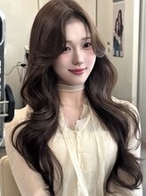 ユニ 原宿(uni) 韓国ヘアロングレイヤーカットオリーブベージュ顔周りカット原宿