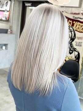 リル ラウム 原宿(LiL Raum) ホワイトカラー/デザインカラー/原宿/ブリーチ/レイヤーカット