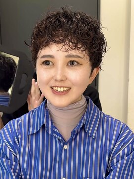 ビューシンサイバシ(VIEW SHINSAIBASHI) ベリーショート×クルクルパーマ