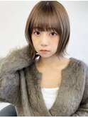 earthショートレイヤーボブミルクティー丸みショートボブ