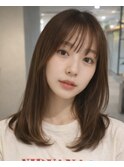 ミディアムレイヤー×シースルーバング×外ハネの柔らかヘア