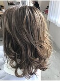 艶髪ミディアムスタイル
