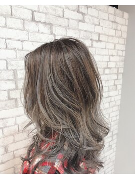 ヘアデザイン ハル(hair design HaLu) バイヤレージュ×ラベージュ