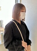 ミルクティーベージュ×切りっぱなしボブの組み合わせが可愛い♪
