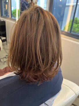 グラマシー アレックス(Gramercy alex) ミルクティーグレージュカラー×レイヤーミディ20代30代40代