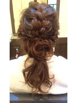 ヘアーメイク クェーサー(Hair make Quasar) 編みこみアレンジ