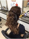 ハーフアップ巻き下ろしヘア