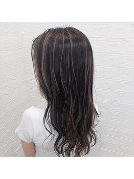 リー ルーチェ 布施(Lee Luce) ミルクティーベージュ×ハイライト【真栄田】