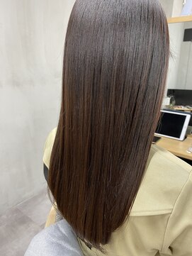 ヴィア(via) 透明感×ツヤの最強チョコレートベージュ