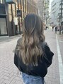 ロウ 町田(ROW)&nbsp;ハイライトとグラデーション。根本が気にならないヘアー。