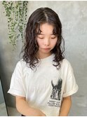 パーマ　前髪長め　センター分け　スパイラルパーマ