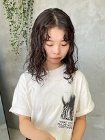 テトヘアー(teto hair)&nbsp;パーマ　前髪長め　センター分け　スパイラルパーマ