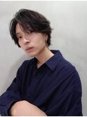 大人の抜け感を演出する、今トレンドのフェザーパーマ