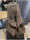 明るめグレージュカラー×くびれレイヤーカット◯伊藤