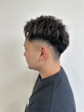 カットアンドトータルビューティ ヴァンキャトル(Cut&Total Beauty VINGT QUATRE) men's highlight color Style